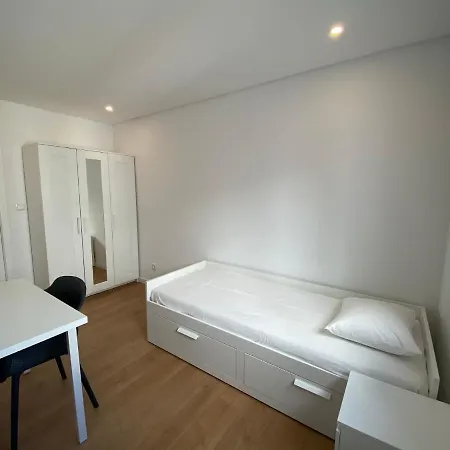 Carcavelos Beach Walking Distance Guest house *