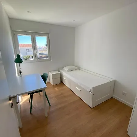 Guest house Carcavelos Beach Walking Distance *